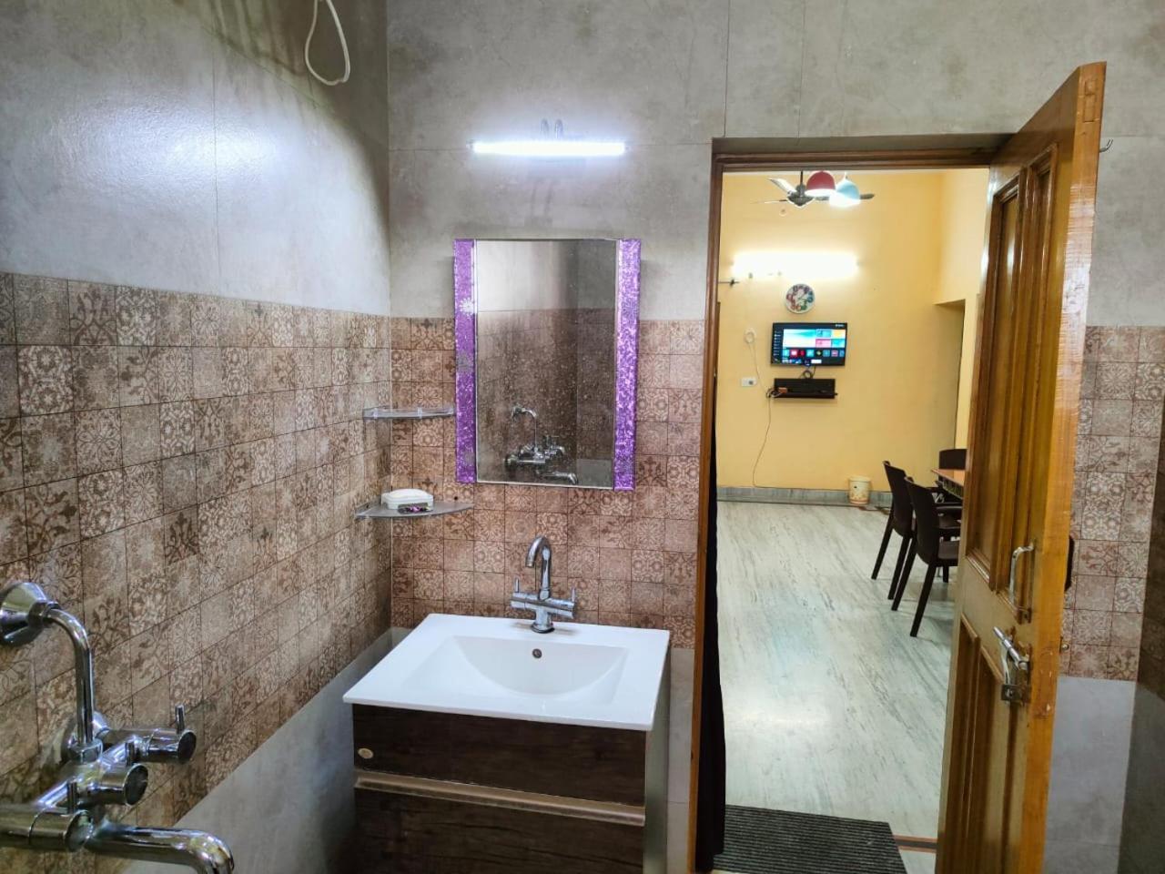 דהראדון Nature View Homestay חדר תמונה